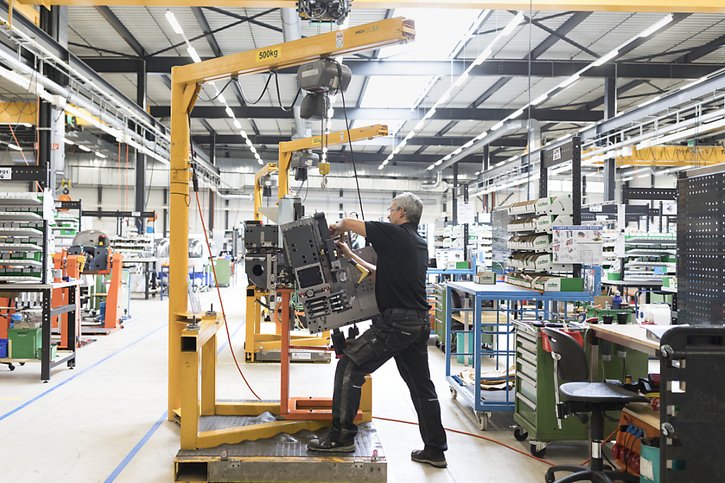 Les machines de Tornos à Moutier (BE) font partie des produits phares de la région. © KEYSTONE/GAETAN BALLY