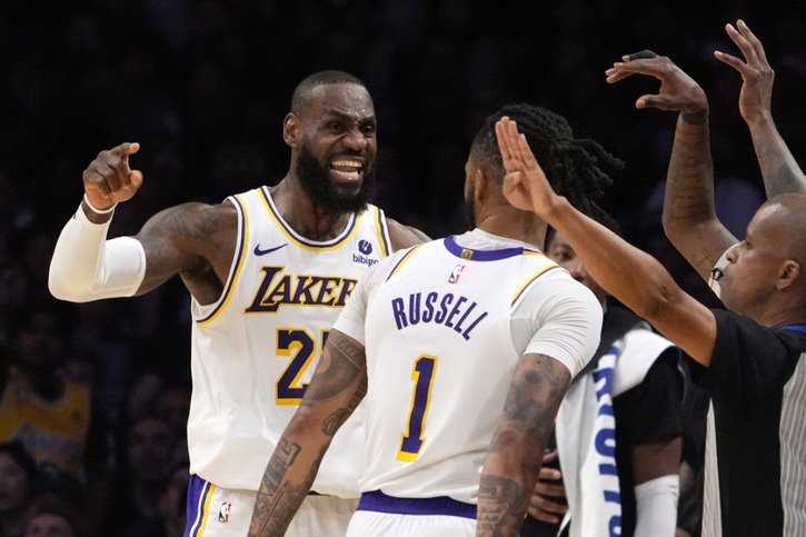 LeBron James et les Lakers ont mis fin à une série de 11 défaites face à Denver samedi © KEYSTONE/AP/Mark J. Terrill