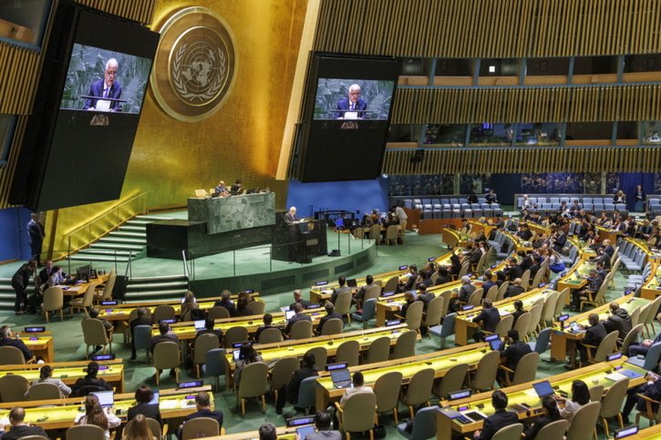 Les Palestiniens, qui ont actuellement le statut "d'Etat non membre observateur" à l'ONU, ont obtenu vendredi une avancée symbolique avec un vote de l'Assemblée générale en faveur d'une adhésion. © KEYSTONE/EPA/SARAH YENESEL